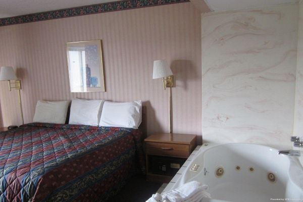 Americas Best Value Inn & Suites-Benton Harbor